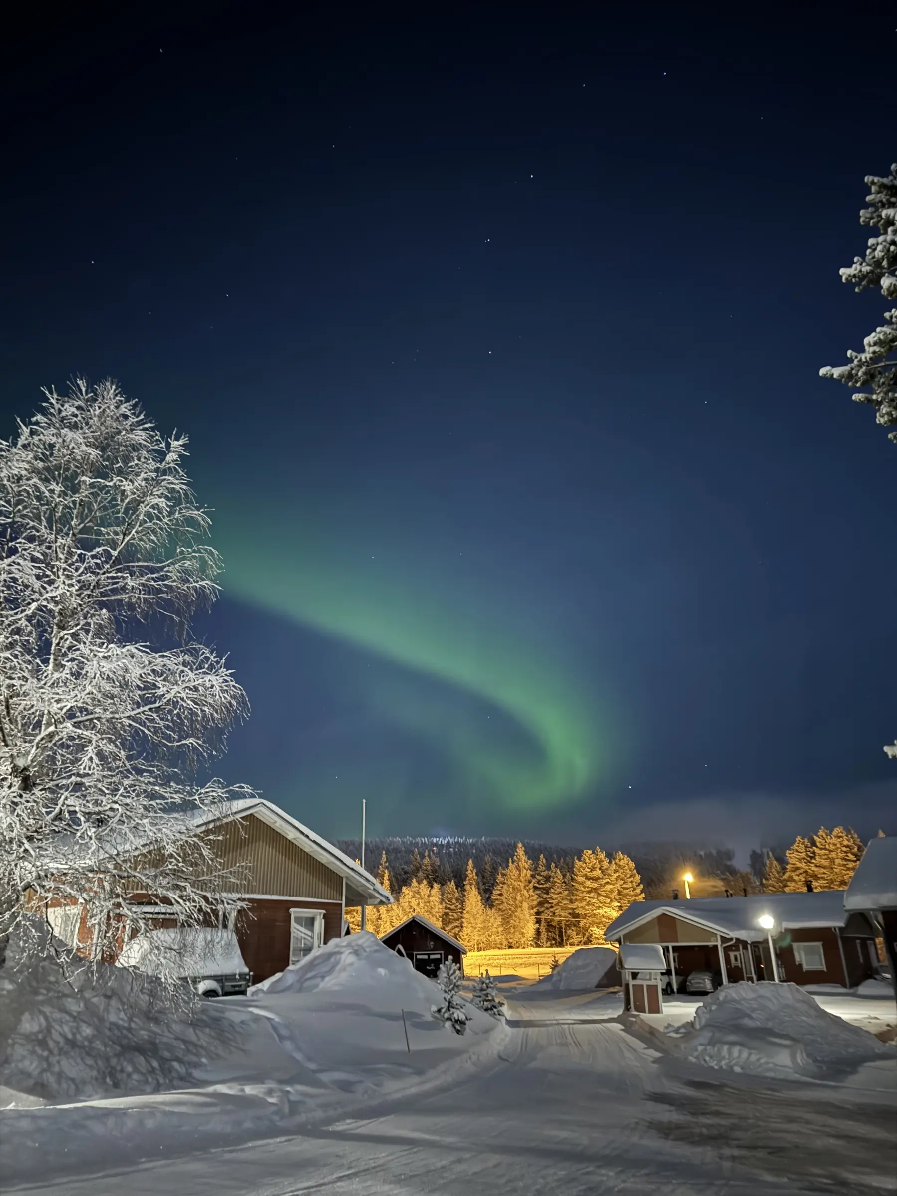 Aurora boreale sopra il cottage